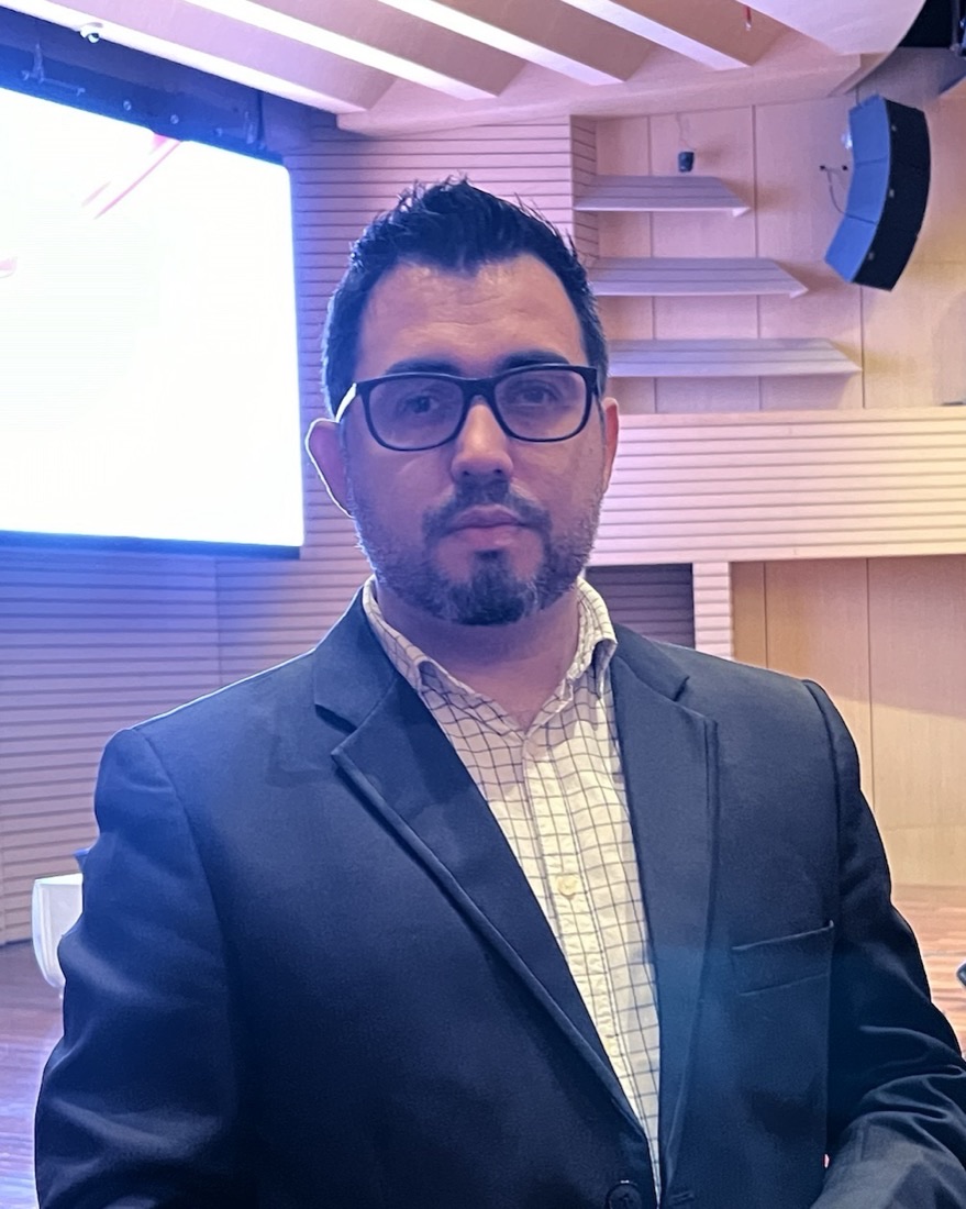 Alexander Linares - Co-fundador